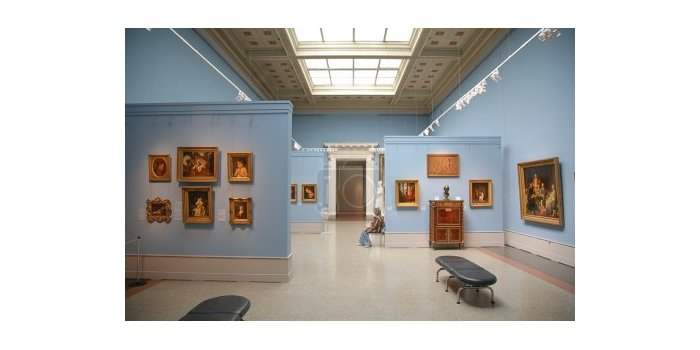 ANY va au Musee 